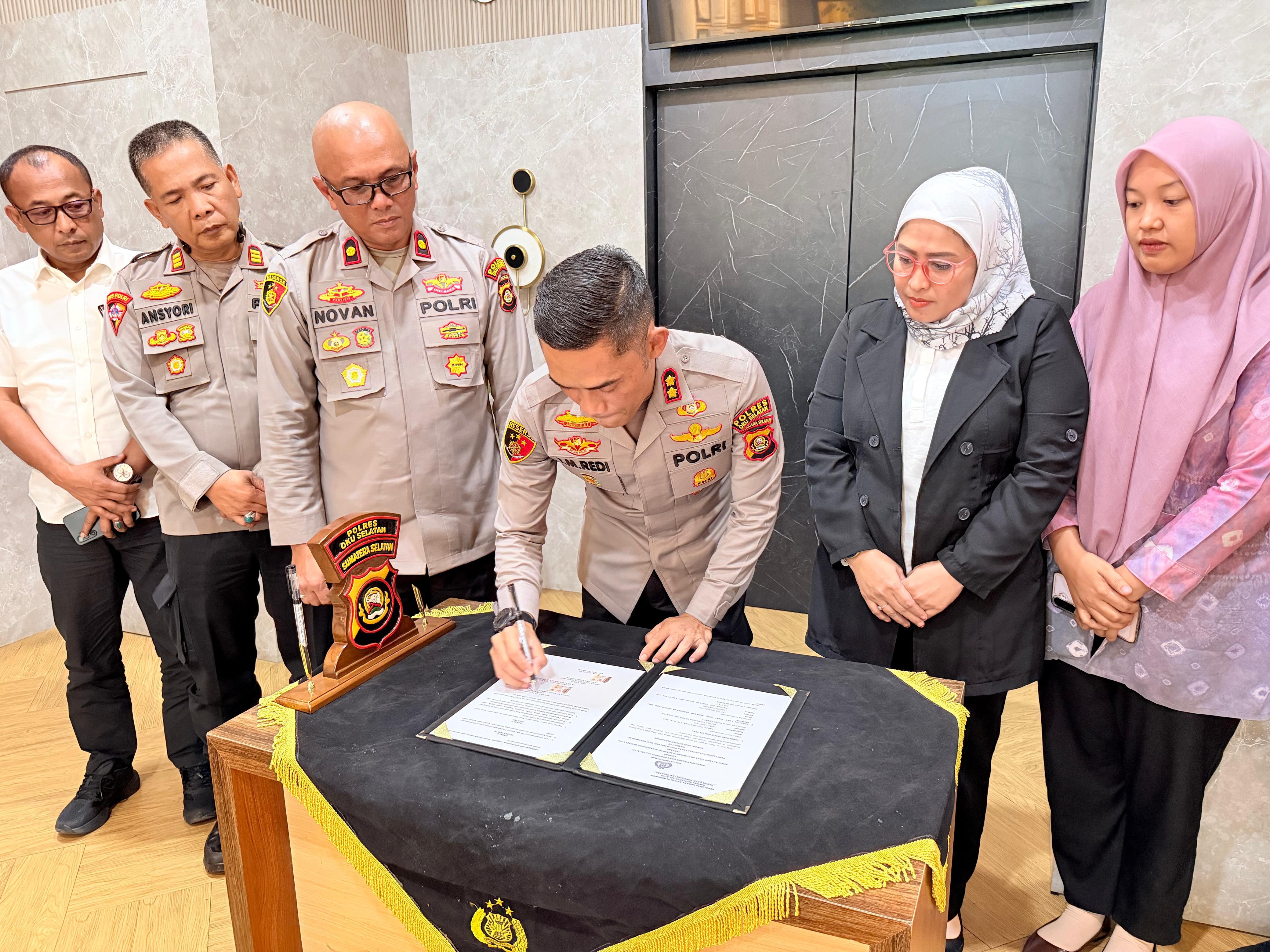 Penandatanganan nota kesepahaman antara Polres OKU Selatan dengan SLB Serasan Seandanan